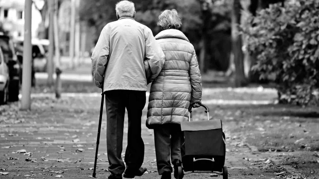 TÜİK, Türkiye’de ortalama yaşam süresini 78,1 yıl olarak açıkladı. Peki bu veri emeklilik yaşını nasıl etkiler? SGK emeklilik sistemi bu değişimi karşılayabiliyor mu?
